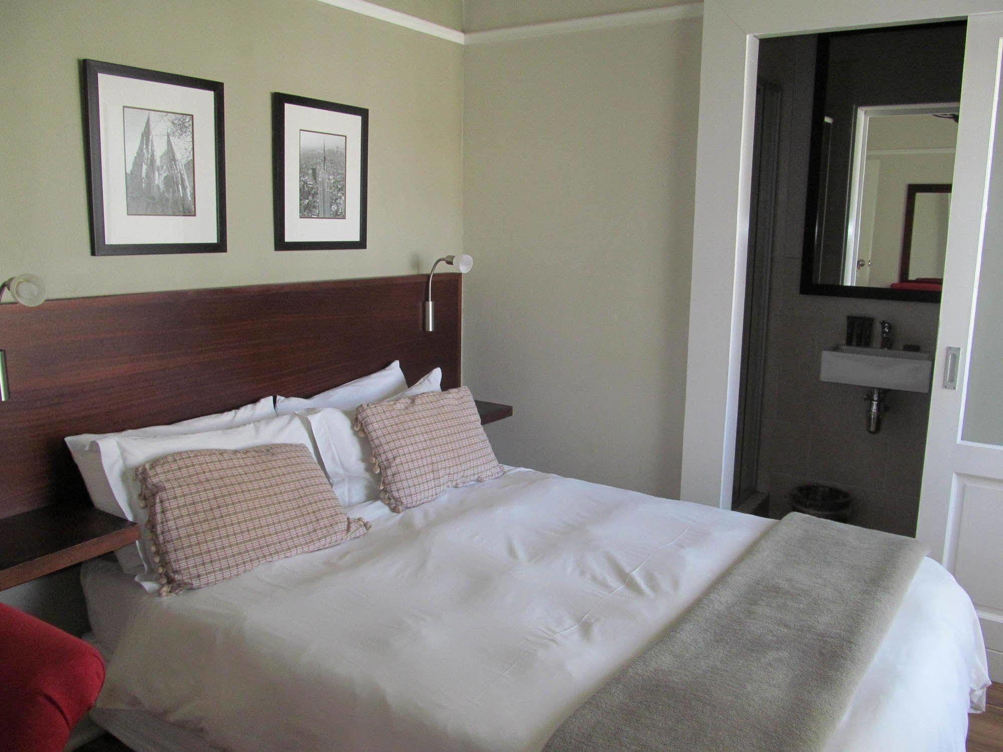פורט אליזבת' The Vic Hotel מראה חיצוני תמונה