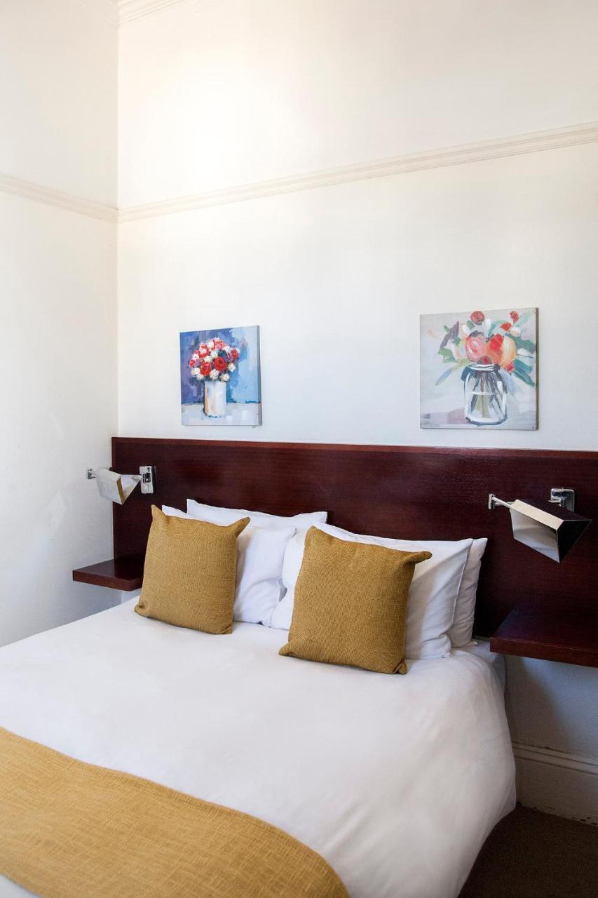 פורט אליזבת' The Vic Hotel מראה חיצוני תמונה